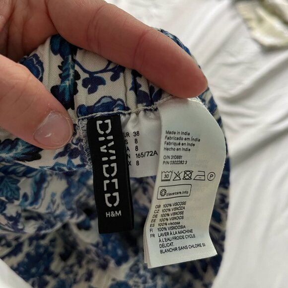 Flowing Panel Shorts - Picture 3 of 4